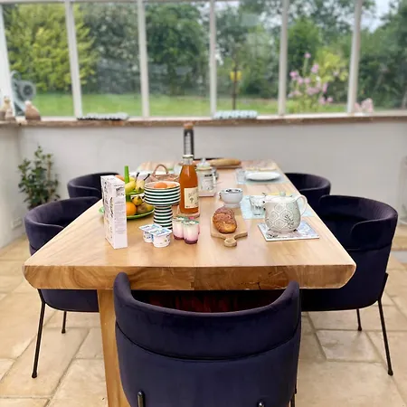 La Paix, D'hote En Suisse Normande 3*